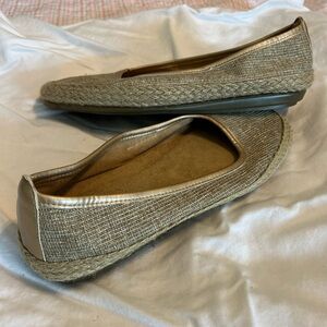 NWOT A2 by Aerosoles “rock solid gold” size 10 gold glitter jute flats